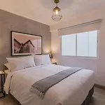 Artistic 2Br In Luxury Building